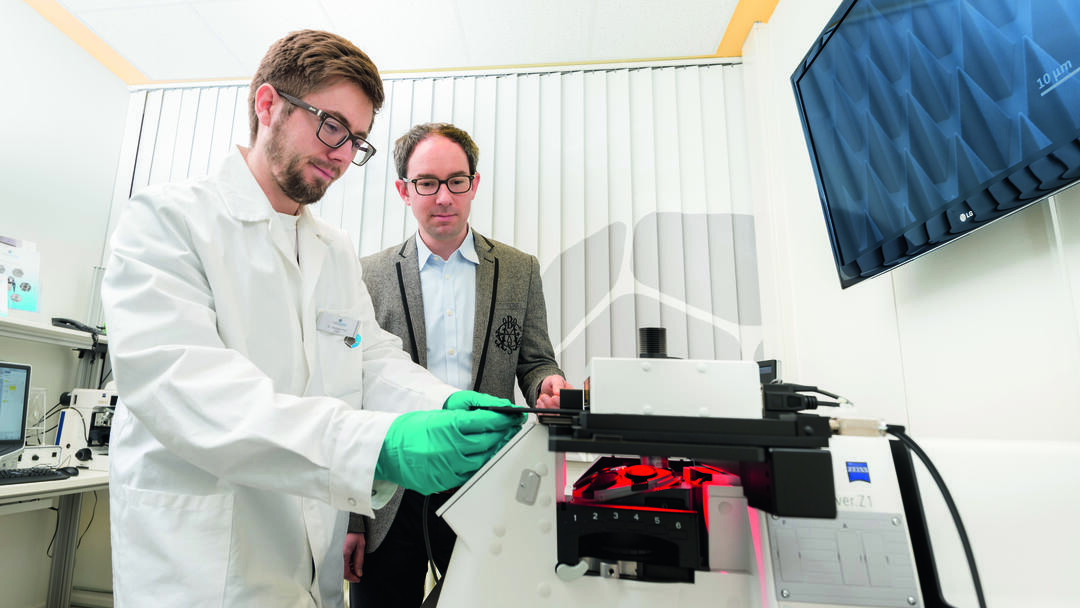 Die Nanoscribe-Gründungsmitglieder Dr. Michael Thiel (li) und Martin Hermatschweiler (re) (Foto: Tobias Schwerdt/Nanoscribe) Die Nanoscribe-Gründungsmitglieder Dr. Michael Thiel (li) und Martin Hermatschweiler (re) (Foto: Tobias Schwerdt/Nanoscribe)
