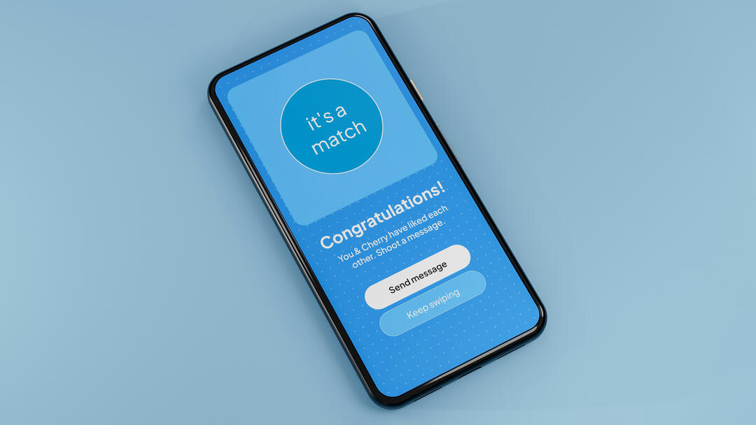 Smartphone mit geöffneter App und der Anzeige"It's an match" 