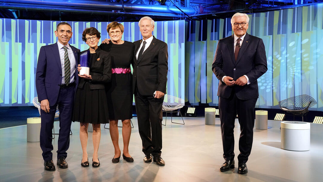 BioNTech erhält den Deutschen Zukunftspreis von Bundespräsident Frank-Walter Steinmeier (Foto: Bildschoen/Deutscher Zukunftspreis)
