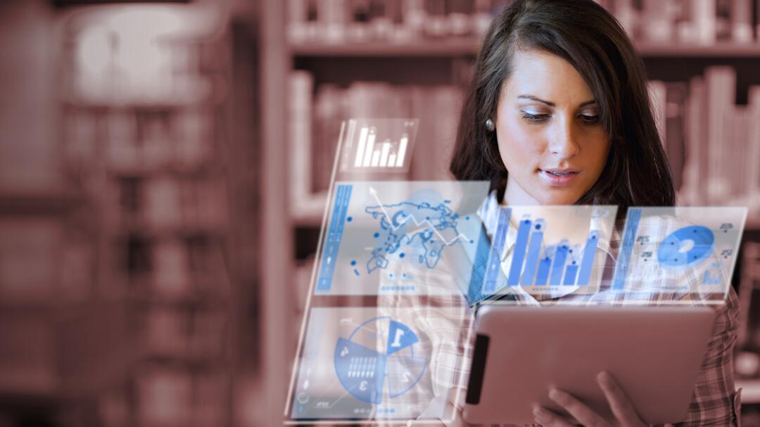 Studentin mit Tablet