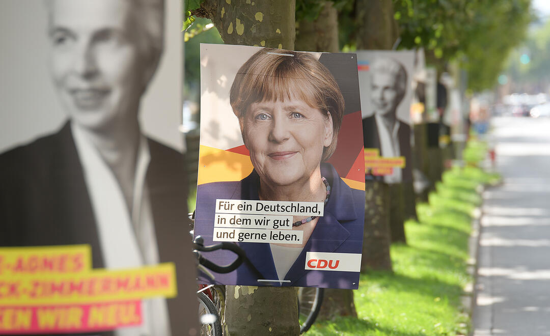 Wahlplakate - Bundestagswahl 2017 in Düsseldorf (Foto: picture alliance / Revierfoto/Revierfoto/dpa)