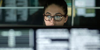 Tech-Spezialisten gesucht (Cover) (Foto: istockphoto/Laurence Dutton)