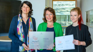 Übergabe des Zertifikats für das Diversity Audit an die Delegation der Hochschule Nordhausen (Foto: David Ausserhofer)