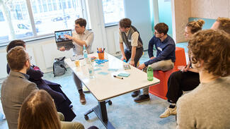 Team-Puzzling-Event am 2. April 2025 (Foto: Julia Merkel) Team-Puzzling-Event am 2. April 2025 (Foto: Julia Merkel)