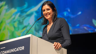 Verleihungs des Communicator-Preises 2025 an Petra Anders (Foto: DFG/Thomas Panzau)