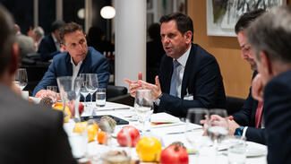 Austausch und Abendessen des Landeskuratoriums Niedersachsen am 1. Dezember 2025 in Hannover (Foto: Daniel Hermann)