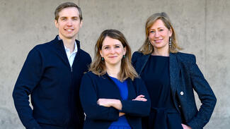 Gründerinnen und Gründer von Ovo Labs: Dr. Oleksandr Yagensky, Dr. Agata Zielinska und Prof. Dr. Melina Schuh (v.li.) (Foto: Irene Böttcher-Gajewski/Max-Planck-Institut für Multidisziplinäre Naturwissenschaften)