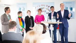 Eine Uni - ein Buch: Feierliche Urkundenübergabe 12. Juni 2018 (Foto: Valeska Achenbach)