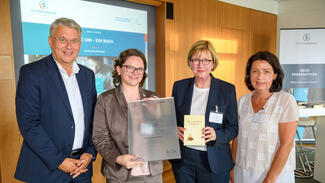 Eine Uni – ein Buch: Übergabe der Urkunden am 17. Juni 2019 in Berlin (Foto: Peter Himsel)