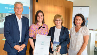 Eine Uni – ein Buch: Übergabe der Urkunden am 17. Juni 2019 in Berlin (Foto: Peter Himsel)