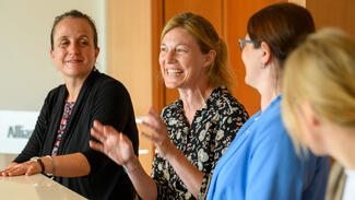 Eine Uni – ein Buch: Übergabe der Urkunden am 27. Juli 2022 in Berlin (Foto: Peter Himsel)