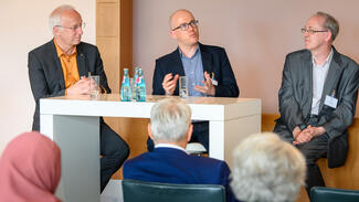 Eine Uni – ein Buch: Übergabe der Urkunden am 27. Juli 2022 in Berlin (Foto: Peter Himsel)