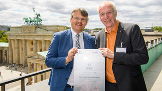 Eine Uni – ein Buch: Übergabe der Urkunden am 27. Juli 2022 in Berlin (Foto: Peter Himsel)