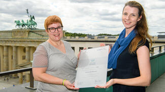 Eine Uni – ein Buch: Übergabe der Urkunden am 27. Juli 2022 in Berlin (Foto: Peter Himsel)