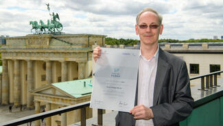 Eine Uni – ein Buch: Übergabe der Urkunden am 27. Juli 2022 in Berlin (Foto: Peter Himsel)