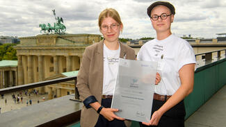 Eine Uni – ein Buch: Übergabe der Urkunden am 27. Juli 2022 in Berlin (Foto: Peter Himsel)