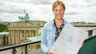 Eine Uni – ein Buch: Übergabe der Urkunden am 27. Juli 2022 in Berlin (Foto: Peter Himsel)