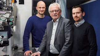 Martin Reininghaus, Dr. Arnold Gillner und Dr. Johannes Finger (Foto: Fraunhofer/Banczerowski)
