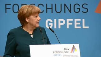 Angela Merkel auf dem Forschungsgipfel 2016