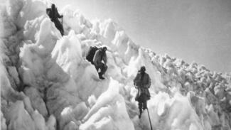 Pamir-Expedition (Foto: Archiv des Deutschen Alpenvereins, München) Pamir-Expedition (Foto: Archiv des Deutschen Alpenvereins, München)